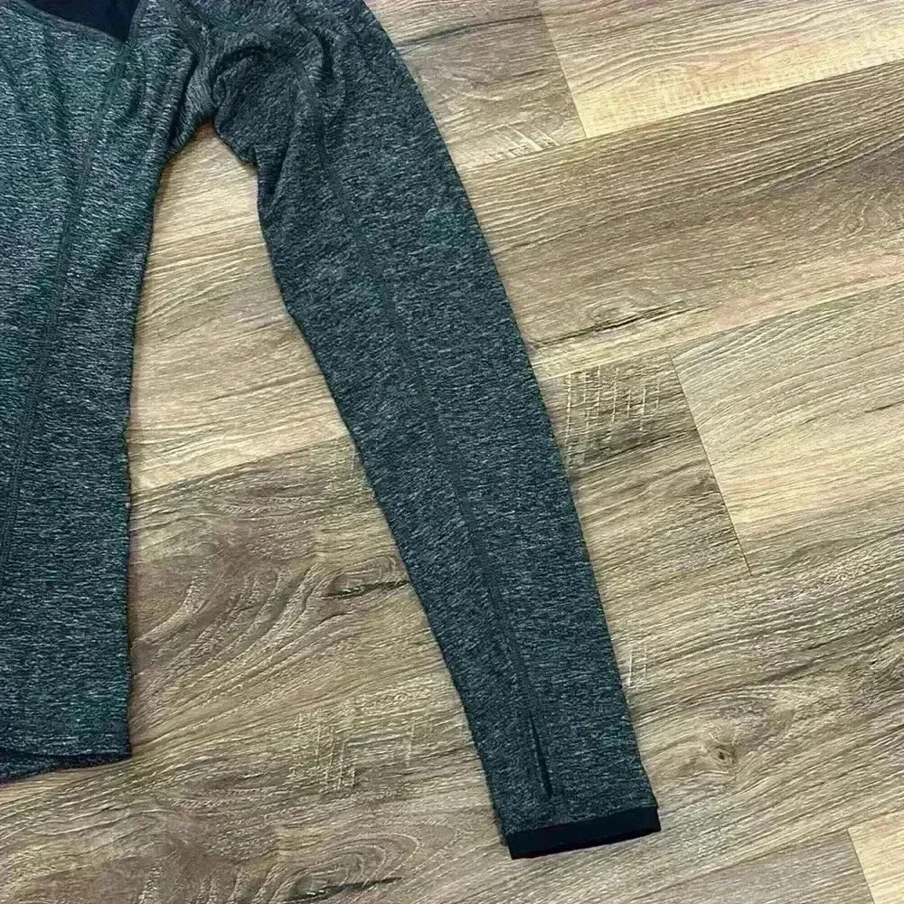 Lululemon Women’s Pace Pusher long sleeve shirt black/gray with back pocket sz8 - Picture 6 of 16